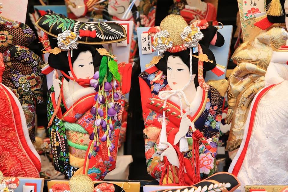 Dolls with gorgeous kimono on the wooden battledore